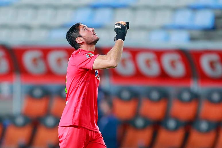 Jesús Corona asegura que hay acercamientos para renovar con Cruz Azul. (JAM MEDIA)