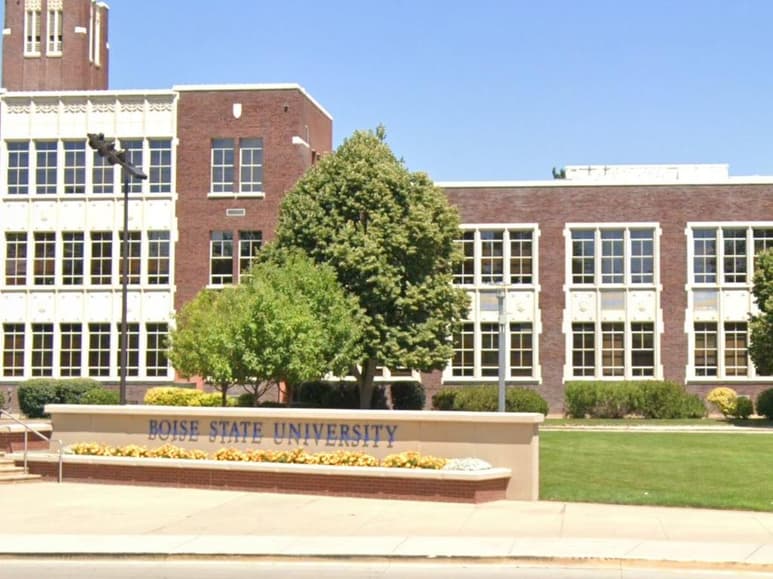 Las autoridades en Idaho arrestaron a dos sospechosos en relación con un tiroteo fatal cerca del campus de la Universidad Boise State, dijo la policía el martes. (ESPECIAL)