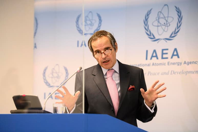 El director general la Organización Internacional para la Energía Atómica (OIEA), Rafael Grossi, pidió este martes a Estados Unidos e Irán que den pasos para cumplir con el acuerdo nuclear e instó a que se aproveche 'la ventana de oportunidad' que Teherán ha dado a los inspectores de la agencia para realizar sus labores de inspección, aunque de forma limitada. (ARCHIVO)