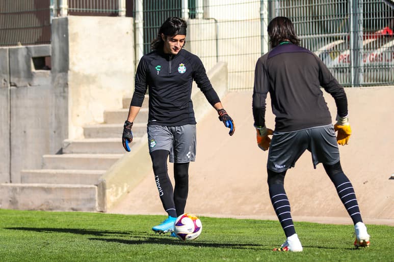 Con el ánimo a tope luego de lograr su primera victoria como visitantes y mantenerse en la parte alta de la tabla de posiciones, los Guerreros del Santos Laguna ya trabajan de cara a su siguiente compromiso, en el que enfrentarán al campeón León. (ESPECIAL)