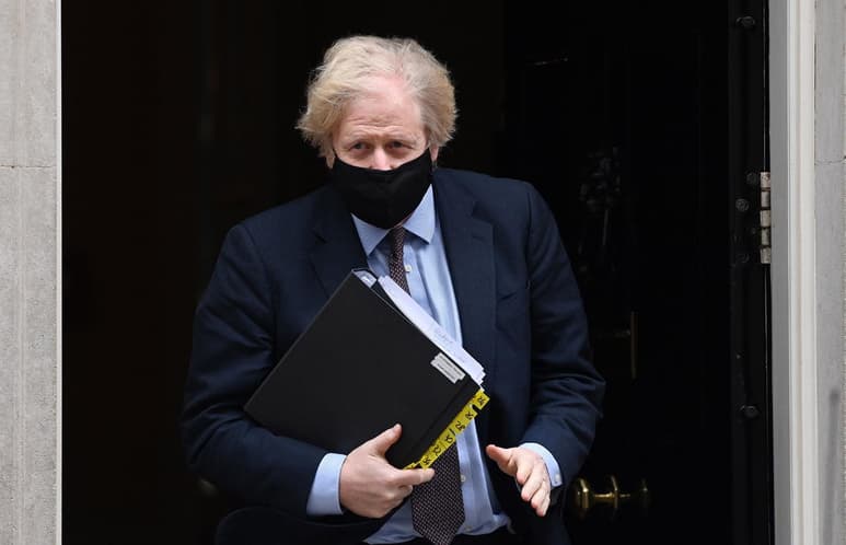 El primer ministro Boris Johnson ha decidido revivir las viejas ambiciones nucleares del Reino Unido anunciando el almacenamiento de 80 ojivas adicionales para mediados de esta década.(ARCHIVO)