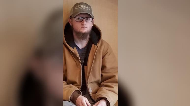 Un joven de 21 años fue detenido el martes en el suroeste de Georgia, horas después de que ocho personas perdieron la vida en tiroteos registrados en tres salas de masajes del área metropolitana de Atlanta. (AP)