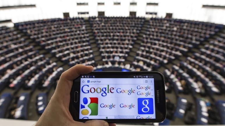 Google anunció ayer que bajará las comisiones cobradas a los desarrolladores que quieren estar en Play Store. (ARCHIVO)