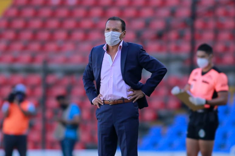 Se terminó la paciencia de los Rayos de Necaxa, que le dio las gracias al 'Profe' Cruz, quien deja al equipo en el último lugar con 7 puntos. (JAM MEDIA)
