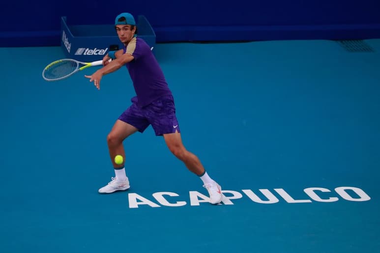 El italiano Lorenzo Musetti se impuso 6-3, 2-6, 6-4 al tercer preclasificado Diego Schwartzman. (EFE)