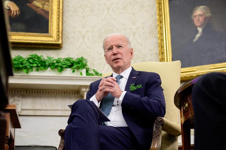 El presidente estadounidense, Joe Biden, afirmó este miércoles que los tiroteos que este martes dejaron ocho muertos en tres salones de masaje en la ciudad de Atlanta tienen 'muy preocupados' a los estadounidenses de origen asiático, aunque no especuló sobre la motivación del sospechoso. (EFE)
