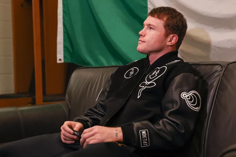 El púgil mexicano Saúl ‘Canelo’ Álvarez, fue entrevistado por el locutor y cronista Javier Alarcón para su canal de Youtube, en la que el campeón habló sobre su carrera y el camino al éxito. (EFE)
