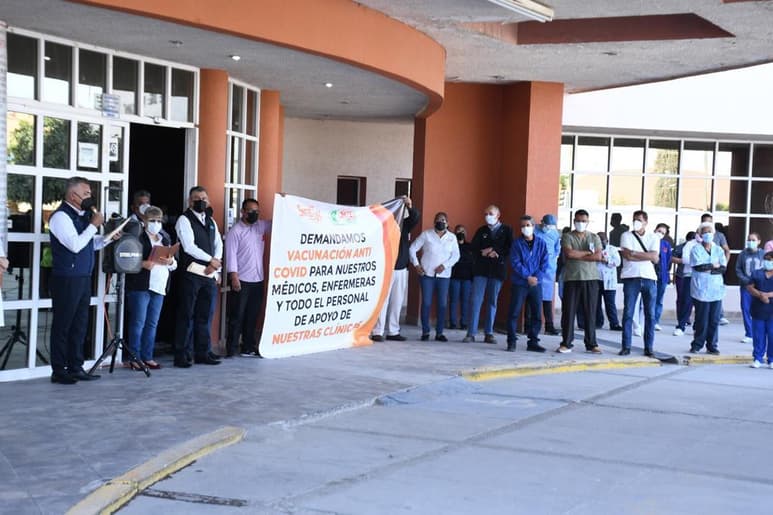La Clínica del Magisterio en esta ciudad está reconvertida para la atención al COVID-19 y según se informó, en la actualidad también está brindando servicio de consulta general, especialidades, urgencias médicas en quirófano y cirugías programadas y electivas.
(FERNANDO COMPEÁN)