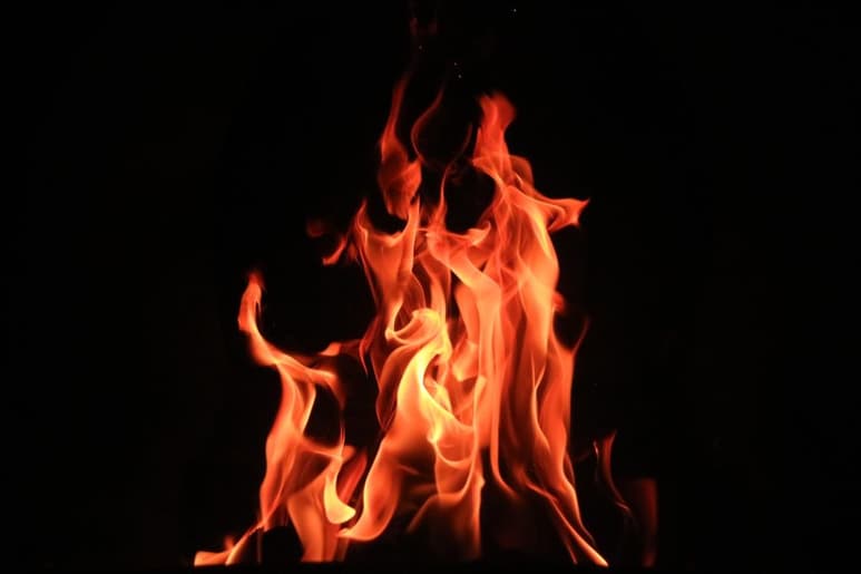 Incluso los incineradores no logran dejar un cuerpo completamente en cenizas. (ESPECIAL)