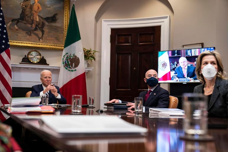 El Servicio de Investigaciones Legislativas de Estados Unidos detectó tres áreas con potencial de terminar en un problema con México: la migración, la respuesta a la pandemia y la recuperación económica, el combate a las drogas. (ARCHIVO)