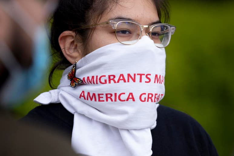 La Cámara de Representantes de Estados Unidos volvió a aprobar este jueves un proyecto de ley migratorio que busca regularizar a millones de jóvenes indocumentados conocidos como 'dreamers' y a cientos de miles de beneficiarios de los programas TPS (Estatus de Protección Temporal). (EFE)