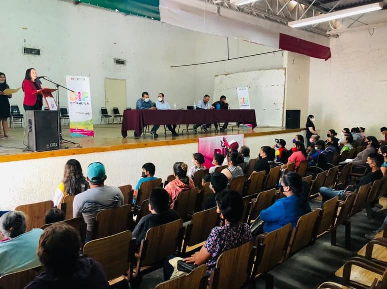 Ayer autoridades del DIF municipal y estatal hicieron la entrega de becas a grupos vulnerables en Madero. (EL SIGLO DE TORREÓN)