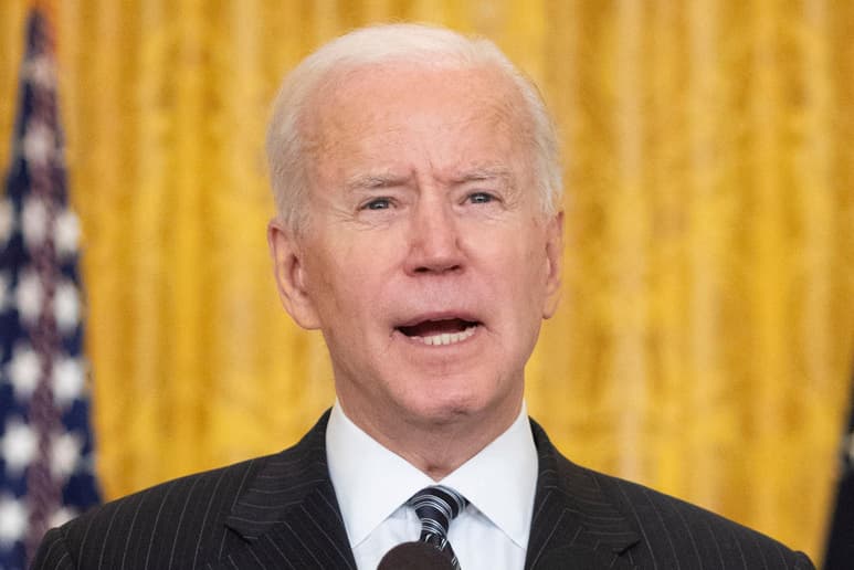 El presidente de Estados Unidos, Joe Biden, prometió al inicio de su mandato que se administrarán 100 millones de dosis de la vacuna contra COVID-19, a través un comunicado el equipo de respuesta de la Casa Blanca confirmó que hoy en su día 58, se llegó a la meta fijada. (EFE)