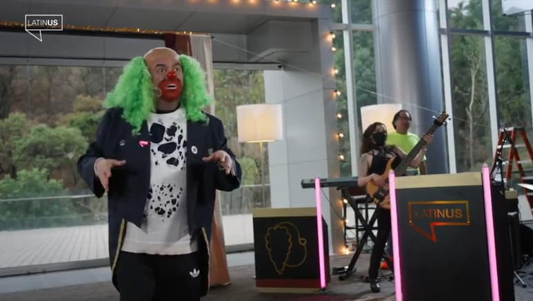 Brozo es un payaso misógino, borracho, drogadicto, resentido y con todas las enfermedades venéreas. Así lo describió esta noche Víctor Trujillo, actor, quien fijó su postura sobre la campaña en redes sociales en su contra, que lo acusa de misógino. (ESPECIAL)