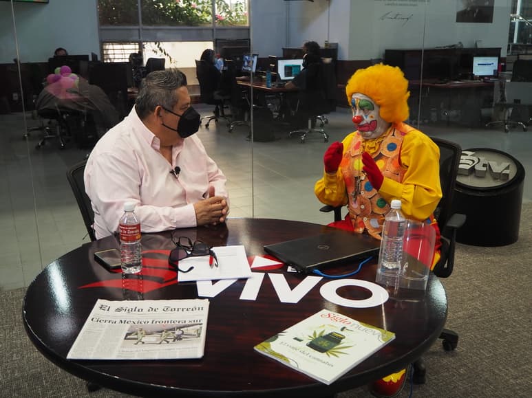 Triste. 'Tortillín' se mostró al inicio de la entrevista algo melancólico por la partida de 'Cepillín'.