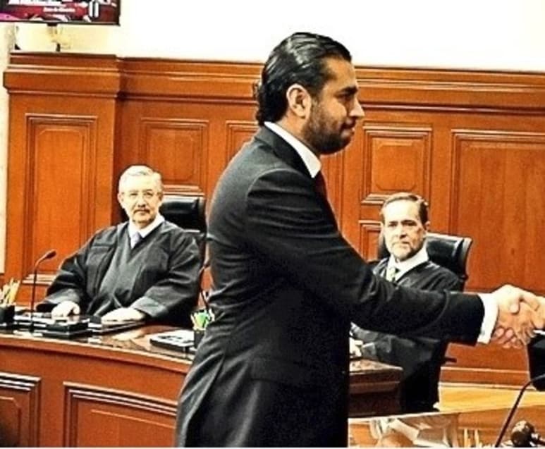 El juez Gómez Fierro resistió la presión y suspendió, por tiempo indefinido, la reforma.