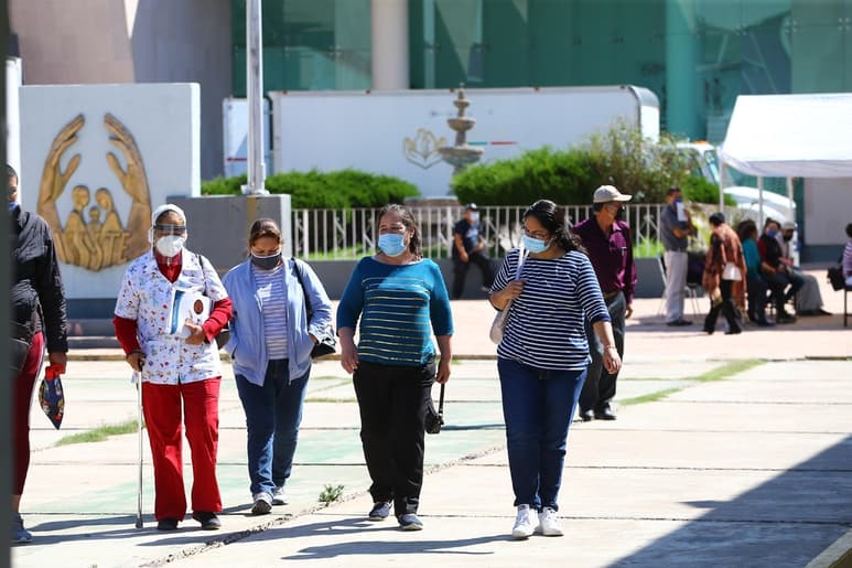 Las personas con padecimientos crónico degenerativos tienen que estar dando vueltas y vueltas a las farmacias por medicina, y la respuesta es que no les ha llegado. (EL SIGLO DE TORREÓN)