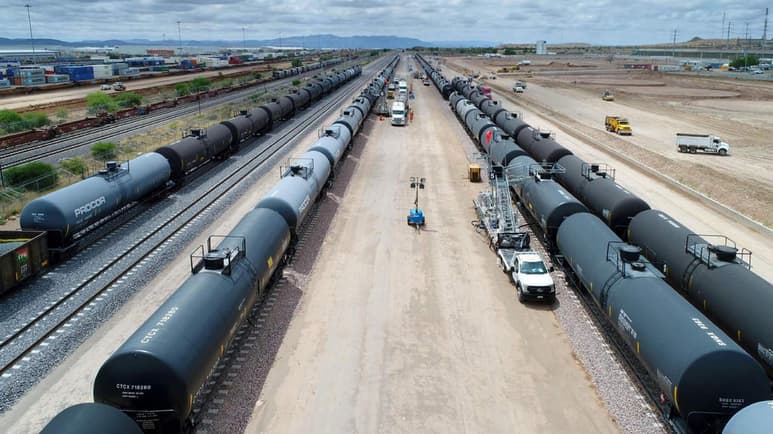 La empresa Canadian Pacific Railway comprará la estadounidense Kansas City Southern (KSC) en un acuerdo por valor de 29,000 millones de dólares, del que aseguran que saldrá la primera red de ferrocarril que unirá Canadá, Estados Unidos y México. (ARCHIVO)