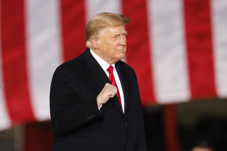Donald Trump volverá a las redes sociales en el futuro cercano con su propia plataforma, señaló hoy un asesor del expresidente estadounidense. (EFE)