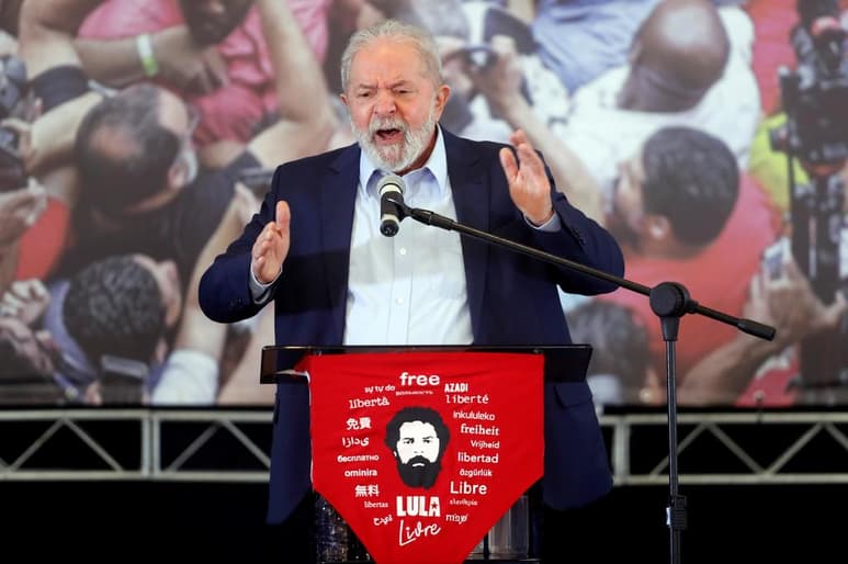 El 57 % de los brasileños considera al expresidente Luiz Inácio Lula da Silva culpable por los delitos de corrupción de los que fue acusado y para un 51 % la decisión de un magistrado de la Corte Suprema, que anuló sus condenaciones fue equivocada, según una encuesta divulgada este lunes. (ARCHIVO)