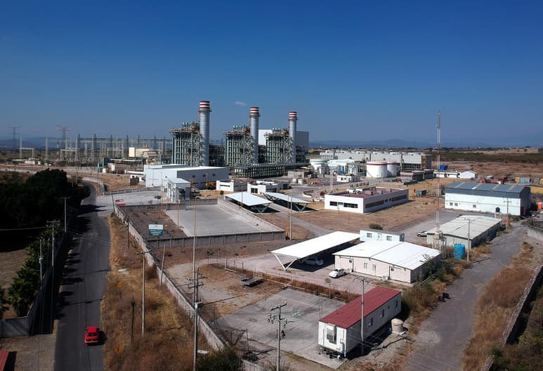 Acató la suspensión indefinida dictada el viernes pasado por un juez contra la polémica reforma eléctrica que prioriza la generación pública de energía por delante de las empresas privadas. (ARCHIVO)