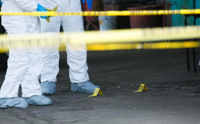 Los datos reportados a la Policía Municipal de Culiacán, es que en una de los cuartos del hotel Hacienda, ubicado sobre la avenida Francisco I Madero, se encontraban dos mujeres, un adultos mayores y un menor de edad.
(ARCHIVO)