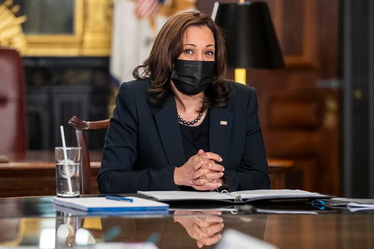 La vicepresidenta de EUA, Kamala Harris, dijo este lunes en Florida que la Administración del presidente Joe Biden va a tratar el problema de los niños migrantes que llegan solos a la frontera de una manera consecuente con los valores del país. (ARCHIVO)