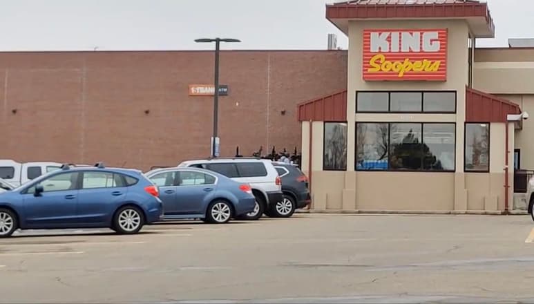 Dentro del supermercado de la cadena King Soopers en Boulder, Colorado, se ha registrado un tiroteo según informan las autoridades locales. (ESPECIAL)