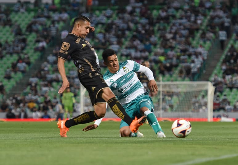 El volante ofensivo Omar Campos, que debutó en este Guardianes 2021 con los Guerreros, es uno de los convocados. (JESÚS GALINDO)