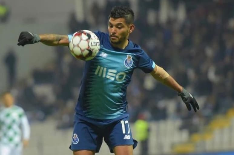 Uno de los futbolistas mexicanos que vive un momento espectacular, siendo figura en su equipo y también en la Selección Mexicana es Jesús Manuel Corona. (ESPECIAL)