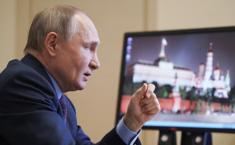 El presidente de Rusia, Vladímir Putin, se vacunó este martes contra la COVID-19, paso que apunta a impulsar la campaña de vacunación en todo el país que comenzó el 15 de enero pasado y que, como muestran las encuestas, topa con la reticencia de la mayoría de la población. (ARCHIVO)
