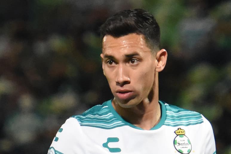 El defensa de Santos Laguna, Ismael Govea habló en conferencia de prensa sobre las decisiones arbitrales que se dieron en el encuentro contra León de la Jornada 12, en el fueron derrotados por los visitantes en el Estadio Corona. (ARCHIVO)
