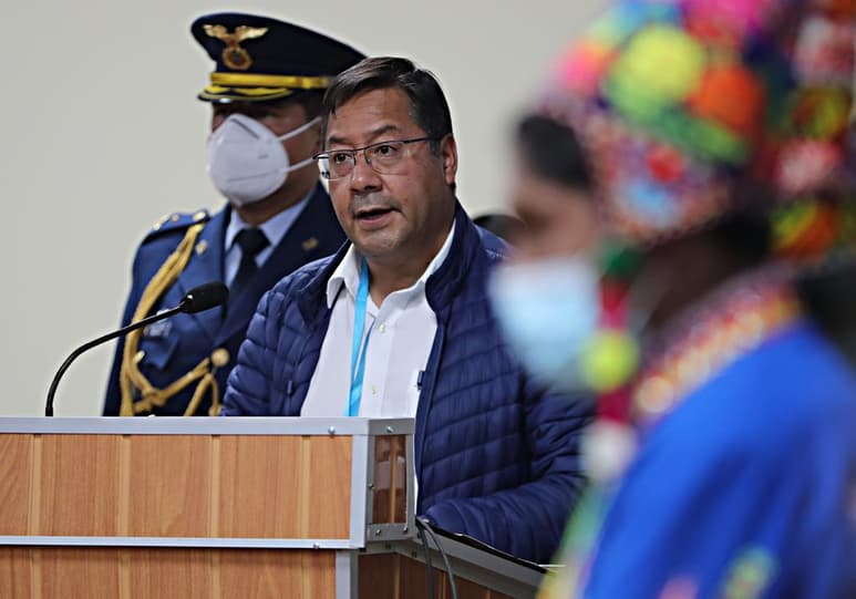 El presidente de Bolivia, Luis Arce, se trasladó este martes a México en su primer viaje oficial fuera del país desde que asumió el cargo en noviembre pasado, para una visita de dos días en la que se reunirá con su par mexicano, Andrés Manuel López Obrador, y recibirá honores en el Senado. (EFE)
