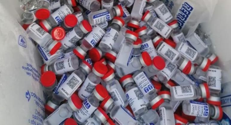 La empresa hondureña Grupo Karim’s negó el martes que buscara introducir a Honduras vacunas contra el coronavirus de manera ilegal, luego de darse a conocer que la compañía rentó una aeronave que transportaba 5,775 dosis falsas de la vacuna rusa Sputnik V que fueron decomisadas la semana pasada en el sur de México. (ARCHIVO)