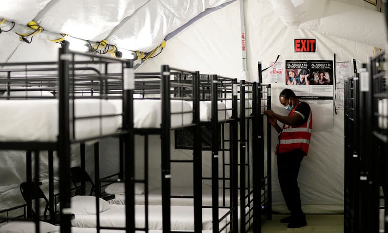 En las últimas semanas el Gobierno se ha apresurado a habilitar más lugares para niños, a cargo del Departamento de Salud. (AP)