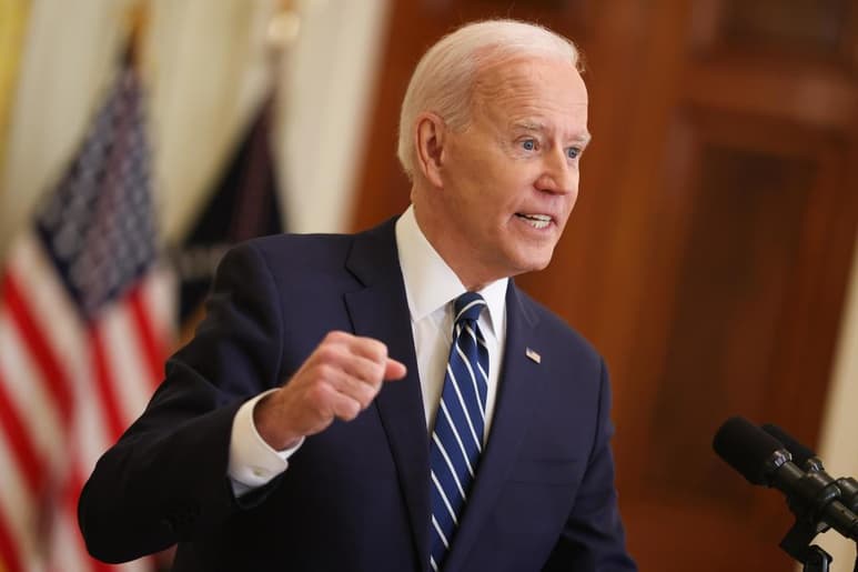 El presidente estadounidense, Joe Biden, prometió este jueves que se administrarán 200 millones de dosis de la vacuna contra la COVID-19 en su país antes de mayo, cuando acabarán sus primeros cien días en el poder. (EFE)