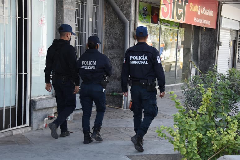 En la evaluación de los servicios públicos, los peor evaluados en Torreón fueron Tránsito y Vialidad (5.6) y Seguridad (5.9). (ARCHIVO)