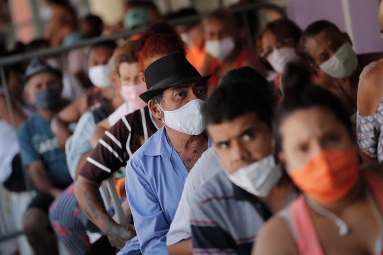 El decreto tiene por objetivo reducir las largas filas de espera en la frontera de venezolanos. (EFE) 