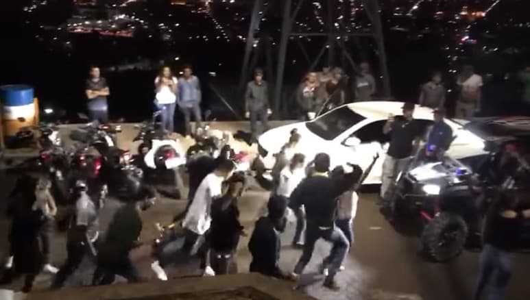 Pese a la pandemia, duranguenses se congregaron en el mirador de Durango para interpretar los famoso pasos de baile al ritmo de Caballo Dorado (CAPTURA)