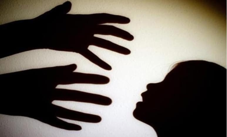 El hombre contactó por medio de redes sociales a la menor para acordar una cita con ella, sin imaginar que su familia estaba enterada de lo que sucedía (ESPECIAL)