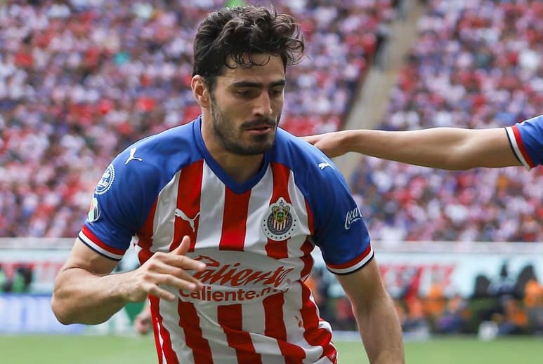 'El Pollo' habló de más, antes del partido ante América, el cual fue ganado por las Águilas con cierta facilidad, en la propia casa de Chivas. (EFE)