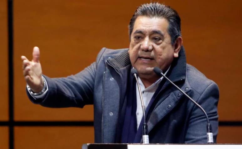 Félix Salgado Macedonio dio a conocer este domingo que se reunió con un equipo de abogados para impugnar ante el Tribunal Electoral del Poder Judicial de la Federación la 'arbitraria y desmesurada' decisión del INE de suspender su candidatura al gobierno de Guerrero. (ESPECIAL)