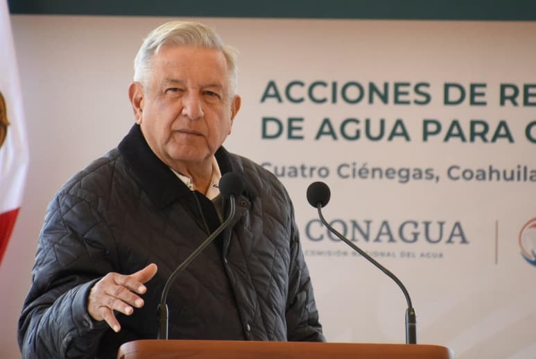Sostuvo que 'está prohibido prohibir', pero indicó que el Gobierno federal pondrá un freno a las empresas que arrasan con los recursos naturales para beneficio económico. (EL SIGLO DE TORREÓN)