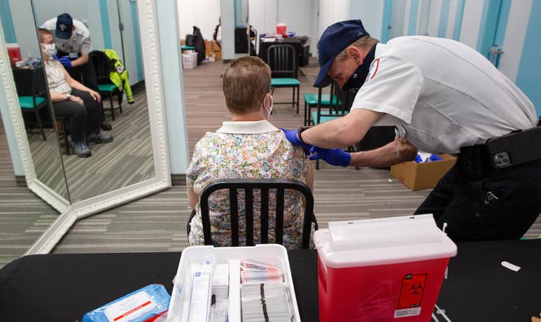 El presidente de Estados Unidos, Joe Biden, anunció hoy lunes que 90% de los adultos en el país serán elegibles para recibir la vacuna contra el coronavirus a partir del 19 de abril. (ARCHIVO)
