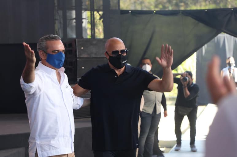 El actor Vin Diesel firmó este domingo un acuerdo para construir un estudio de cine en Puerto Plata, en el norte de República Dominicana, anunció el presidente del país, Luis Abinader.