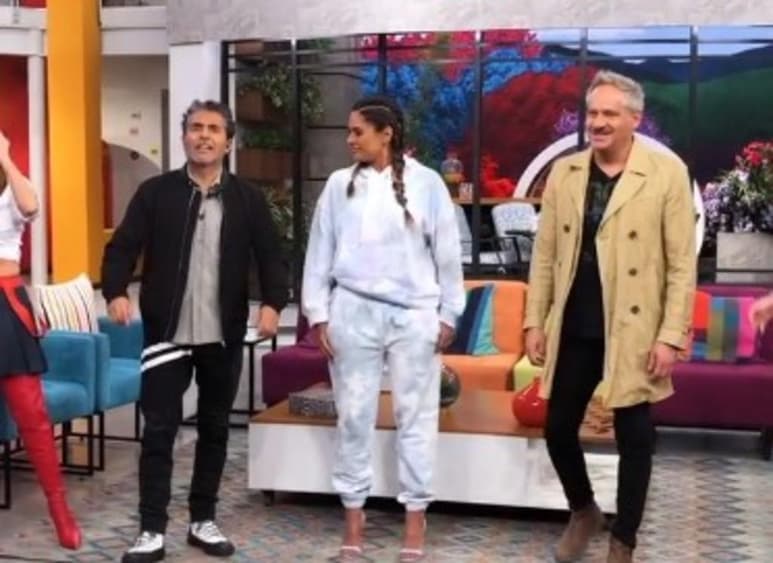 El periodista Alex Kaffie aseguró en su columna semanal que la querida conductora de HOY, Galilea Montijo se habría presentado en el programa con pantalonera y sudadera tras rehusarse a disfrazarse como los integrantes de RBD. (Especial)