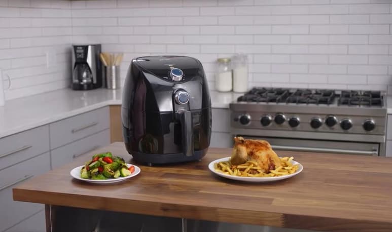 Las freidoras de aire se han posicionado en redes sociales como uno de los electrodomésticos más codiciados por cientos de usuarios. El popular aparato promete freír alimentos bajos en calorías, sin necesidad de bañarlos en aceite caliente. (ESPECIAL)