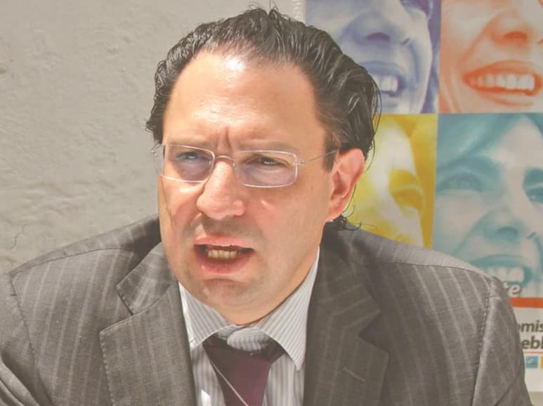 El juez de control del Centro de Justicia Penal, Alejandro Ganther Villar, ordenó que el exoficial de Sedesol y Sedatu, Emilio Zebadúa, sea citado a declarar como testigo en el proceso penal que enfrenta su exjefa Rosario Robles Berlanga, por el caso de la llamada 'Estafa Maestra'.