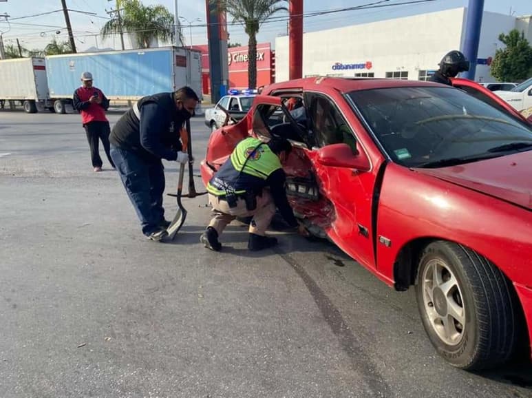 Los hechos ocurrieron alrededor de las 8:15 de la mañana del lunes, cuando la ahora occisa circulaba como copiloto a bordo de una vehículo de la marca Nissan, línea Altima, modelo 2001, color rojo. (ARCHIVO)