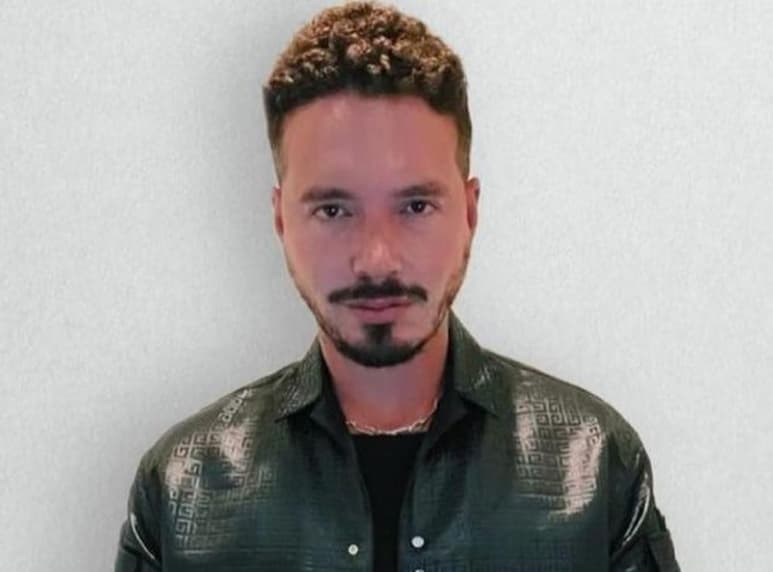 El colombiano J Balvin se convirtió este martes en el artista latino con más números uno en la cartelera Billboard, al llegar al sitial de honor con su canción “Tu veneno”, parte del nuevo disco que sacará este año. (Especial)
